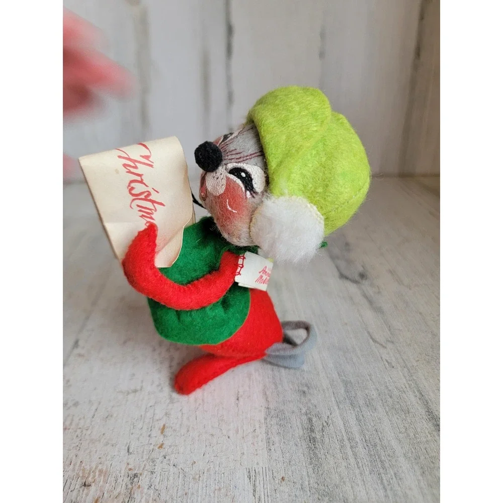 Annalee mouse caroling mobility doll vintage Xmas plush hat winter home decor